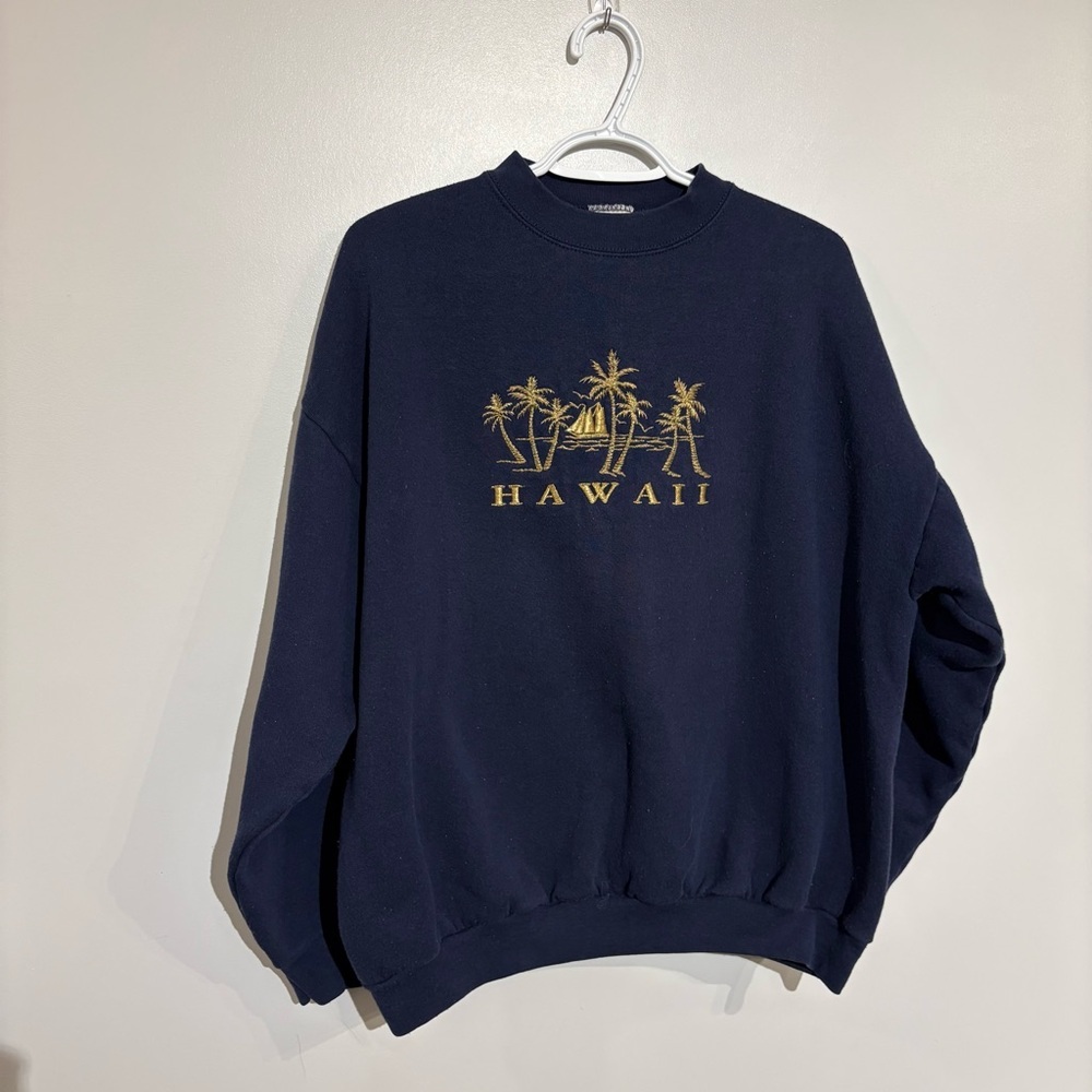 Vintage Tultex Hawaii sweater embroidered details